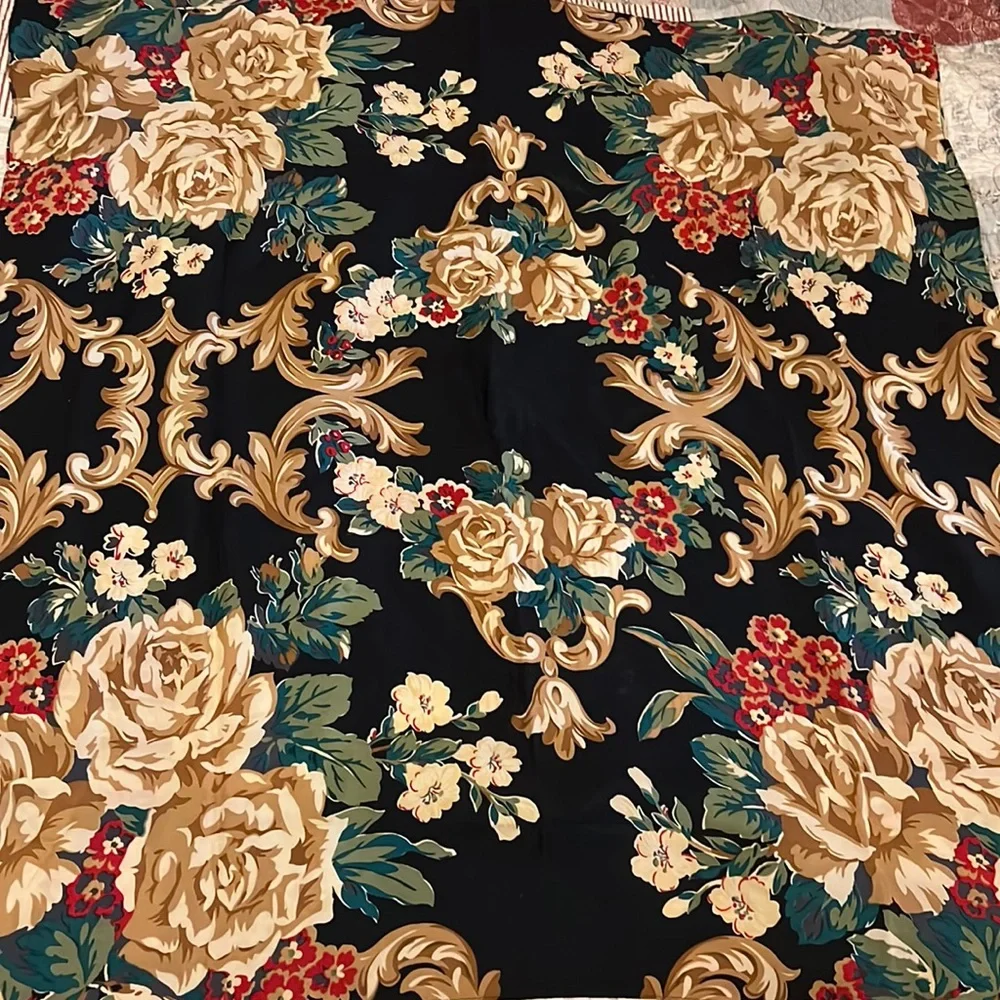 Large silk square roses scarf unmarked 32”